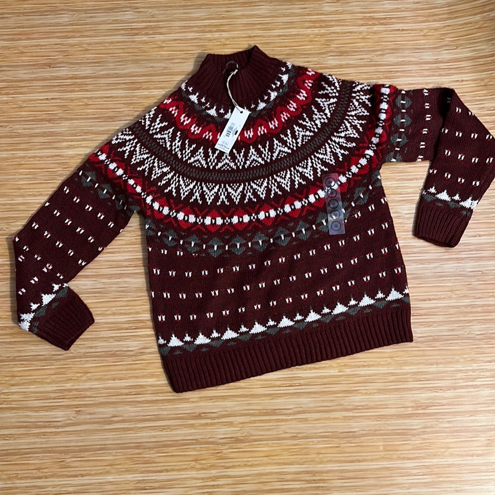Medium women size Natural reflections NWTS SWEATER. Soft to the touch w/ style
